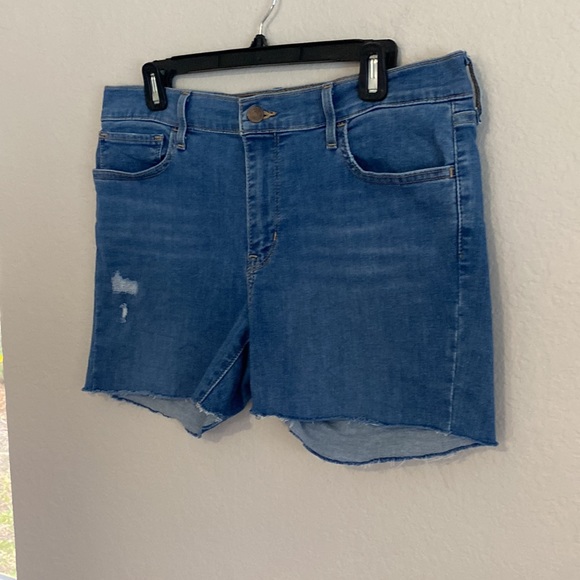 LEVI 710 super skinny jean shorts - Picture 2 of 9